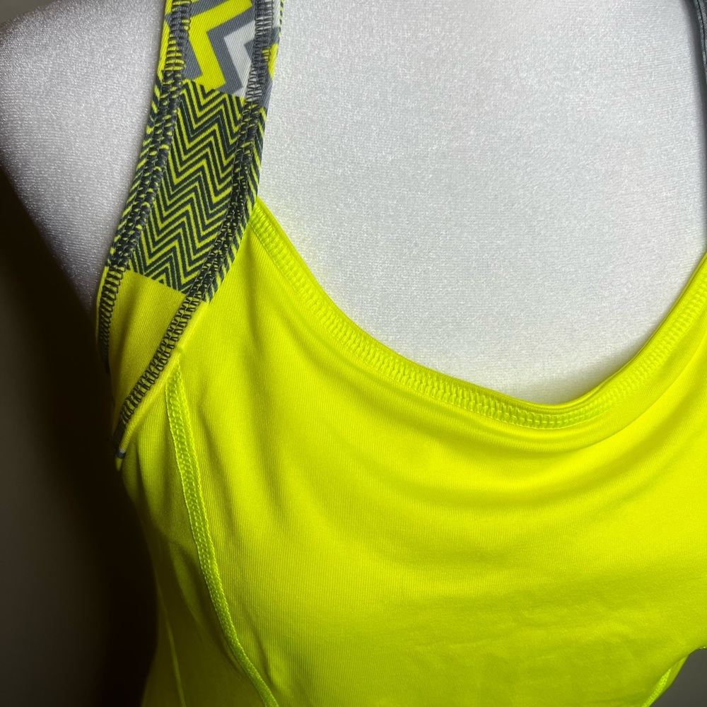 Reebok Tank - Picture 3 of 4